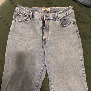 Abercrombie 90’s mom Light Blue Denim Jeans